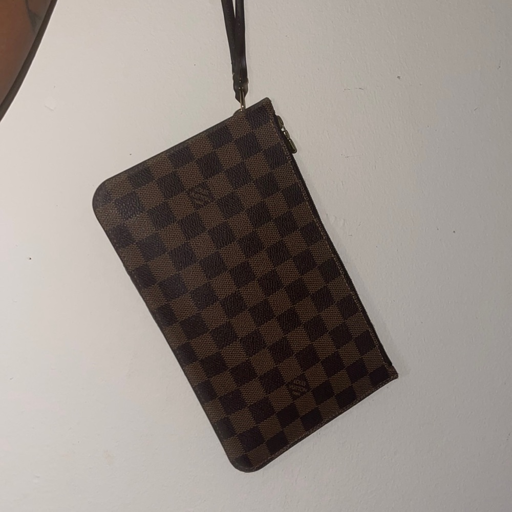 Louis Vuitton neverfull pouch
